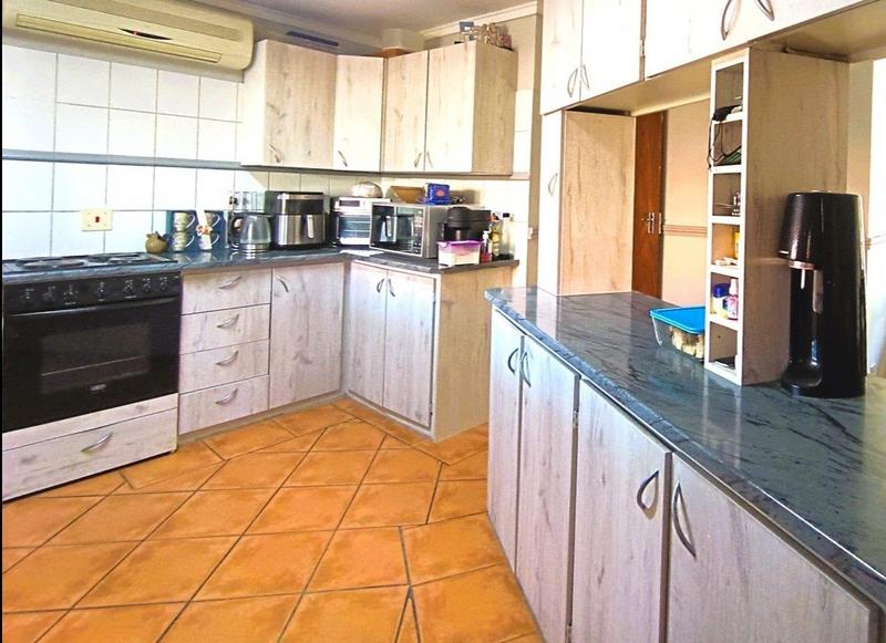 4 Bedroom Property for Sale in Langenhovenpark Free State
